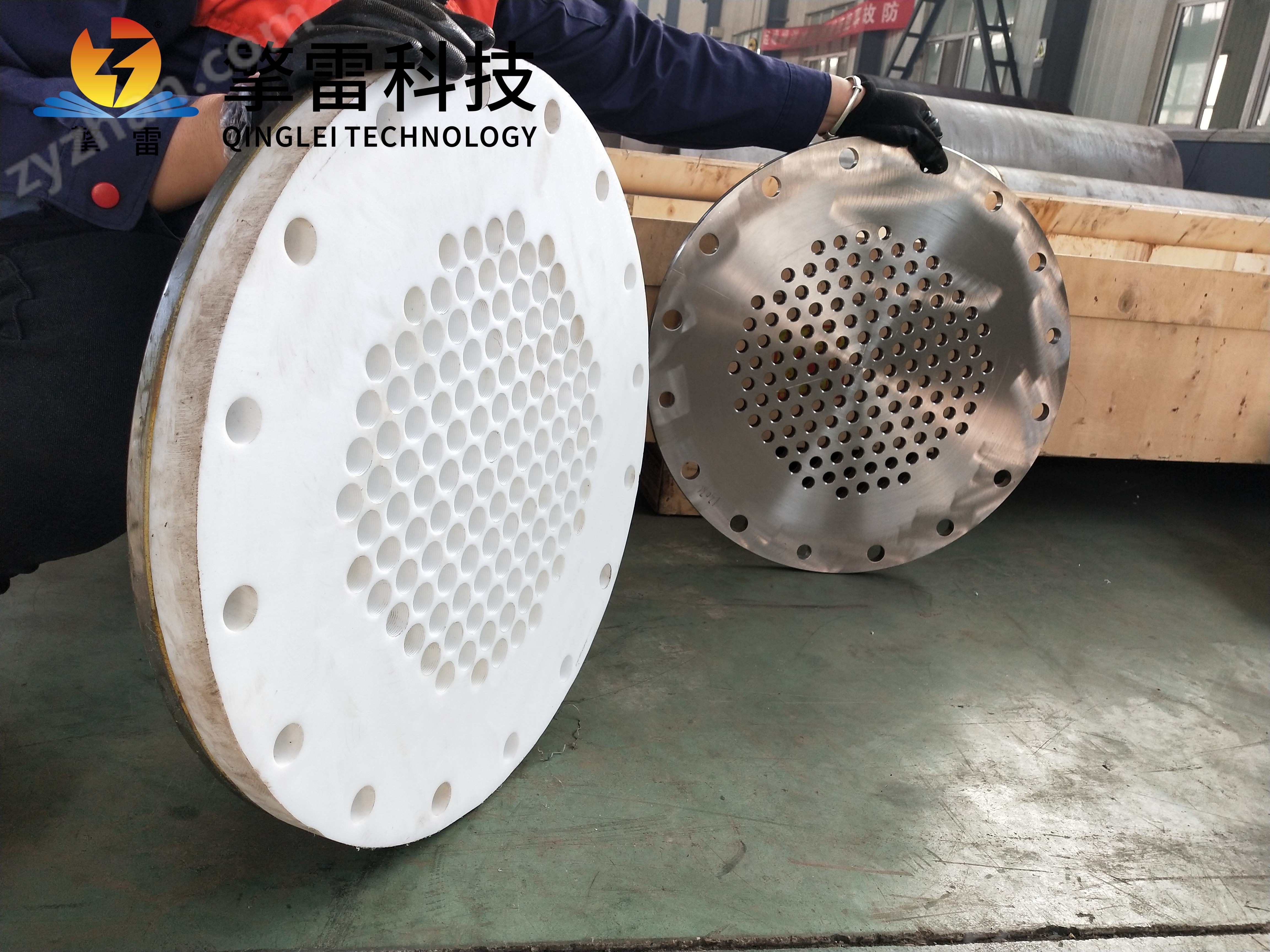 制藥加熱列碳化硅換熱器浮頭結構